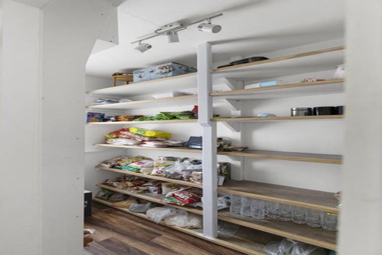 Photo of property in 82 Barrett Street, Westown, New Plymouth, 4310