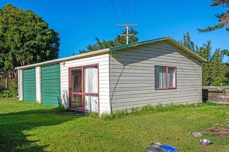 Photo of property in 2640 South Head Road, South Head, Helensville, 0874