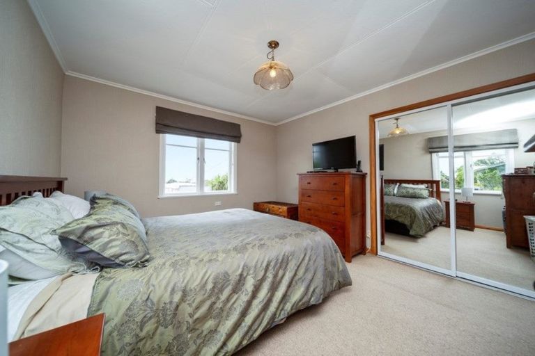Photo of property in 72 Govett Avenue, Frankleigh Park, New Plymouth, 4310