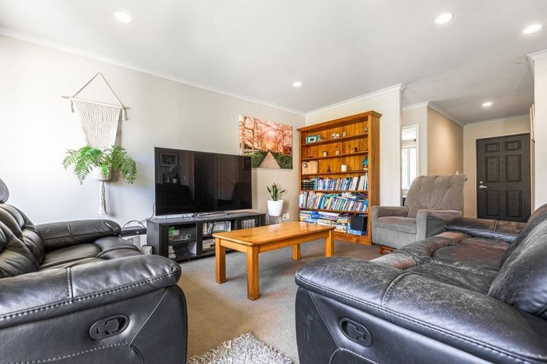 Photo of property in 31 Condor Place, Unsworth Heights, Auckland, 0632