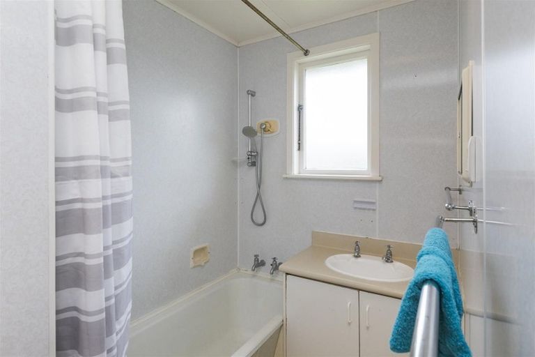 Photo of property in 9 Holland Crescent, Bulls, 4818