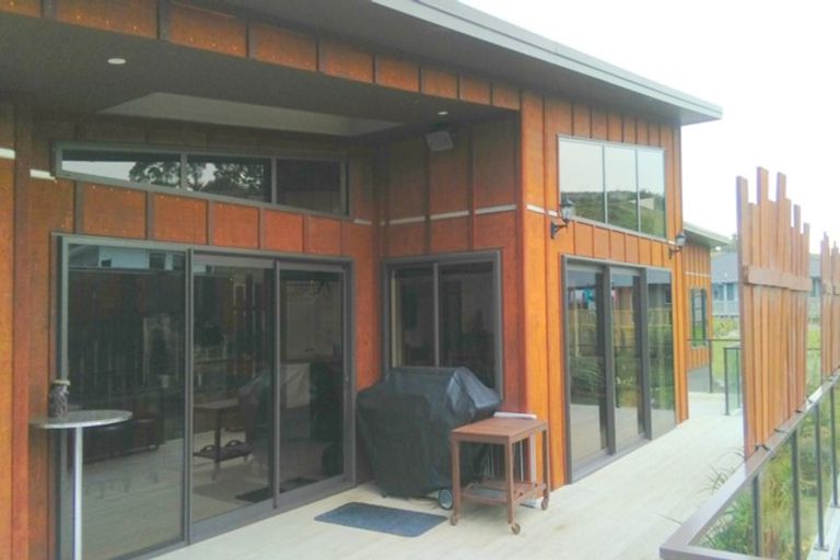 Photo of property in 9 Te Arakete Place, Hurworth, New Plymouth, 4310