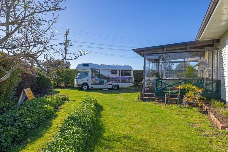 Photo of property in 28 Oxford Street, Martinborough, 5711
