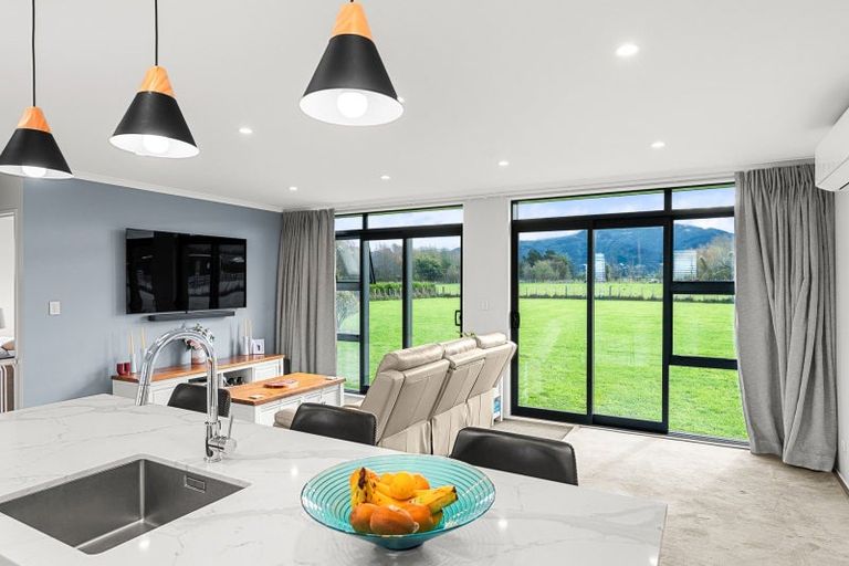 Photo of property in 98 Thomas Road, Dalefield, Carterton, 5791