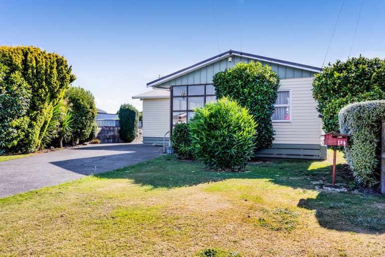 Photo of property in 124 Glover Road, Hawera, 4610