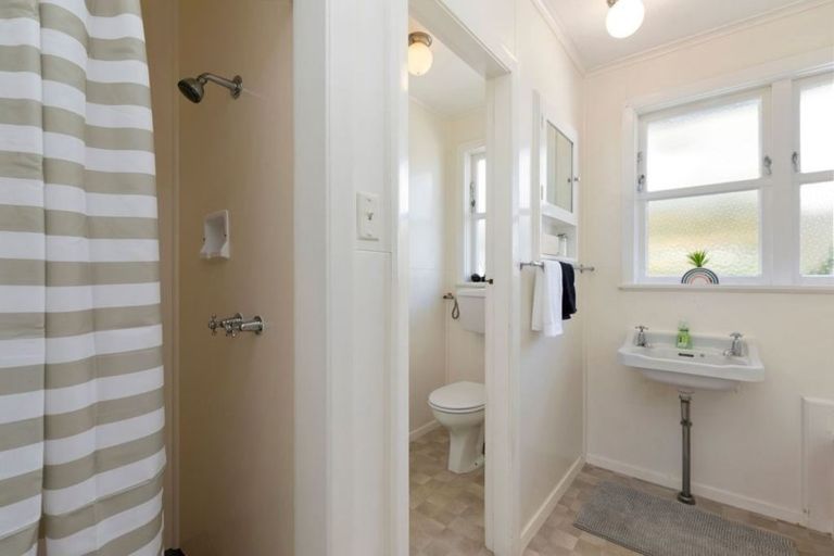 Photo of property in 165 Riverside Drive, Waiwhetu, Lower Hutt, 5010