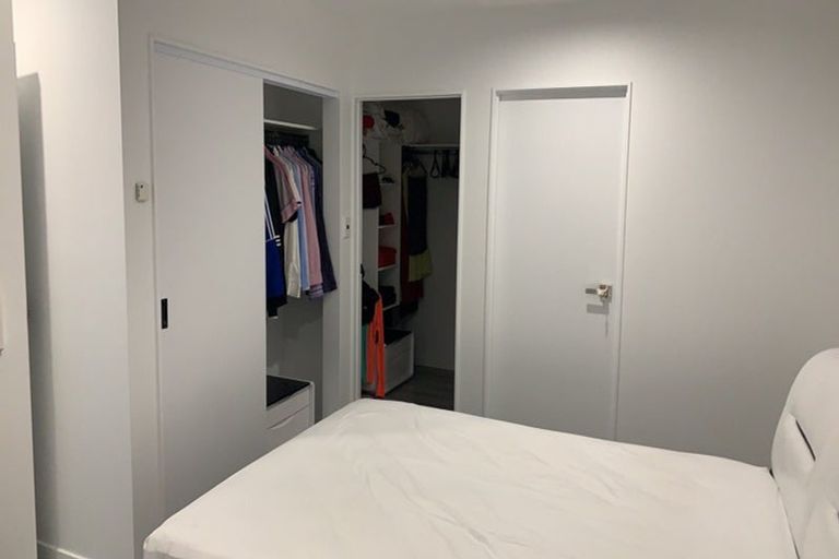 Photo of property in 8 Caribbean Drive, Unsworth Heights, Auckland, 0632