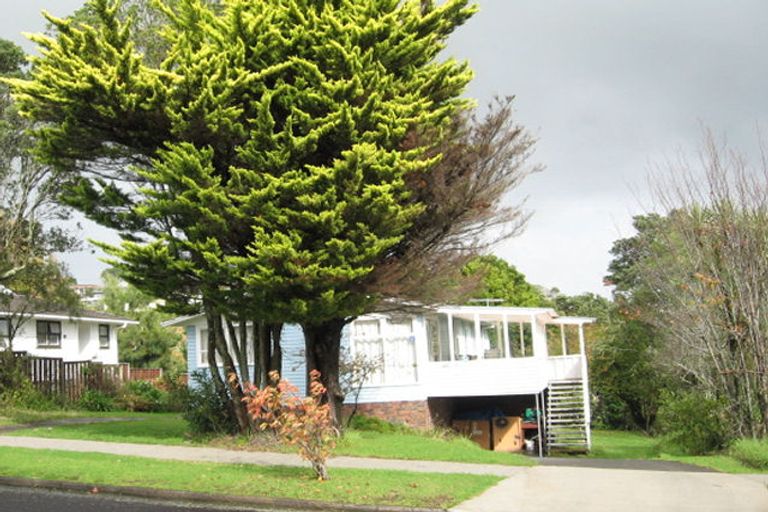 Photo of property in 18 Cheriton Road, Mellons Bay, Auckland, 2014