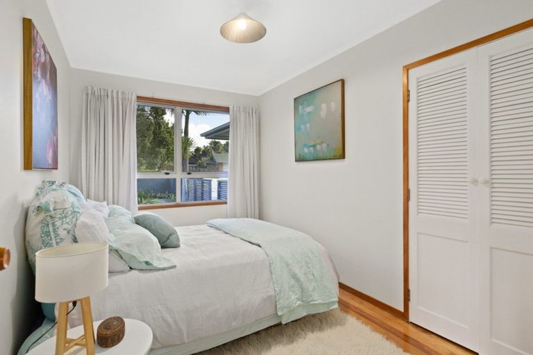 Photo of property in 49 Cron Avenue, Te Atatu South, Auckland, 0610