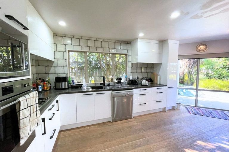 Photo of property in 126 Wiseley Road, West Harbour, Auckland, 0618