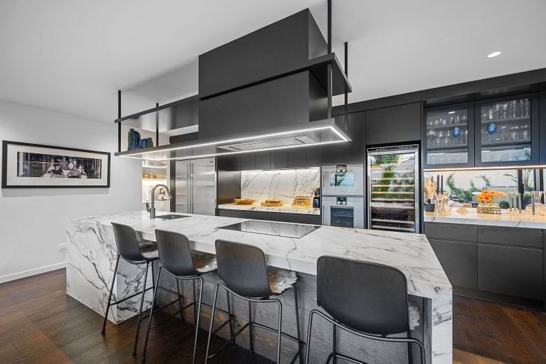 Photo of property in 222 Hurstmere Road, Takapuna, Auckland, 0622