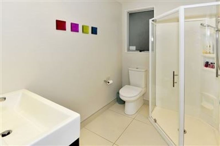 Photo of property in 20 Garmons Way, Castor Bay, Auckland, 0620
