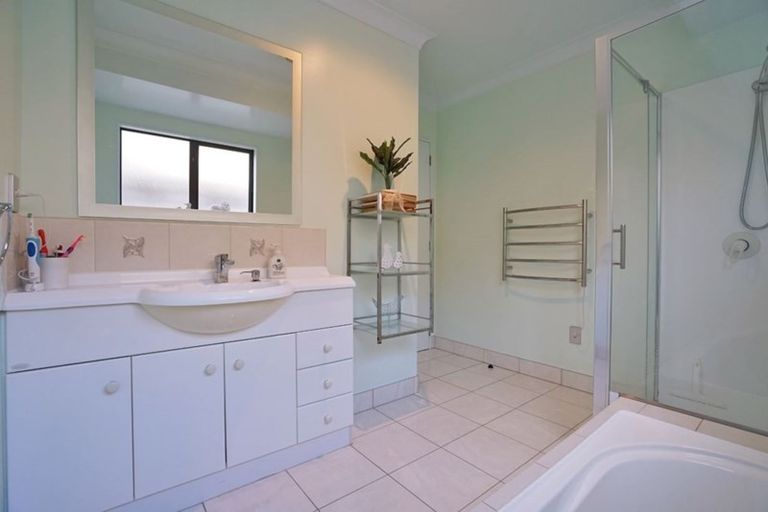 Photo of property in 7 Southworth Place, Grandview Heights, Hamilton, 3200