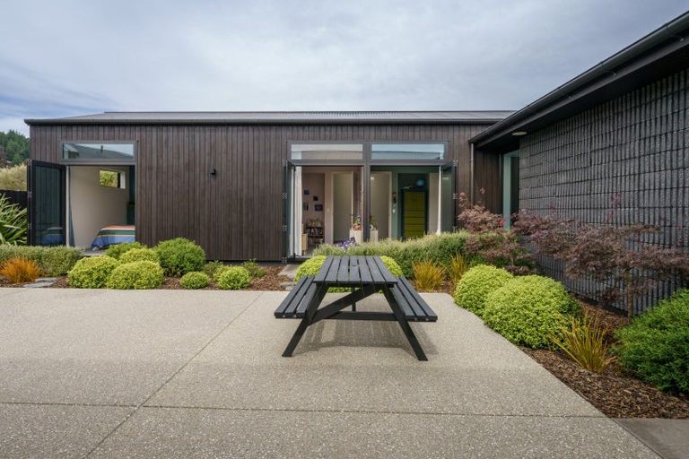 Photo of property in 3 Courthill Lane, Wanaka, 9305