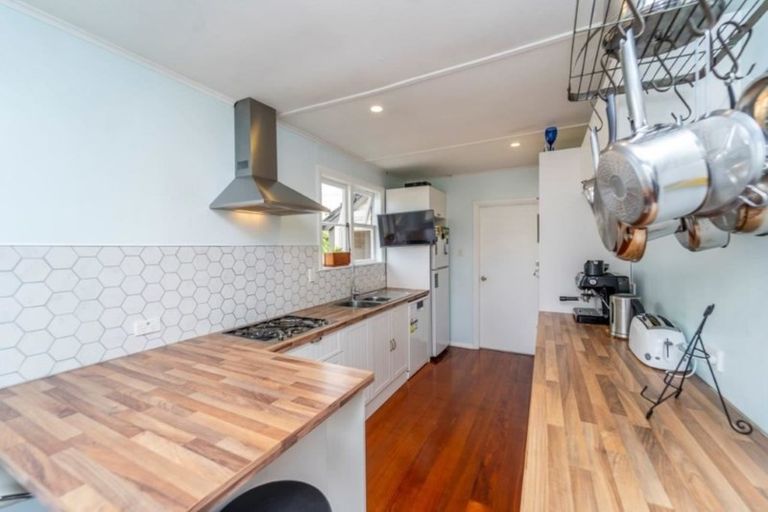 Photo of property in 2 Kent Street, Carterton, 5713