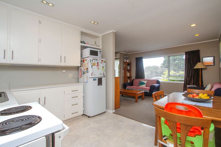 Photo of property in 1b Karaka Street, New Lynn, Auckland, 0600
