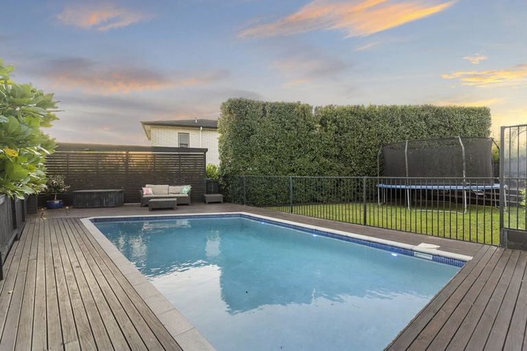 Photo of property in 8 Verley Rise, East Tamaki Heights, Auckland, 2016