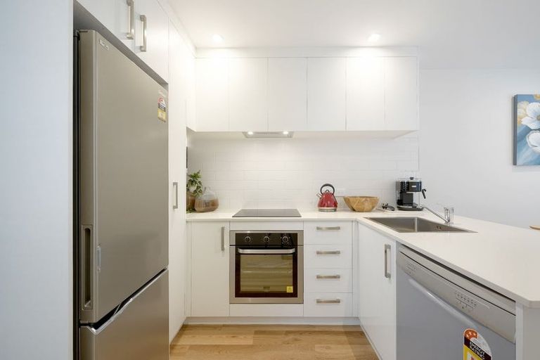 Photo of property in 22 Tokai Place, Glen Eden, Auckland, 0602
