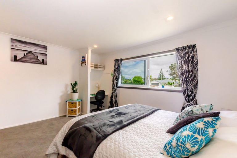 Photo of property in 19 Eruini Street, Waikanae Beach, Waikanae, 5036