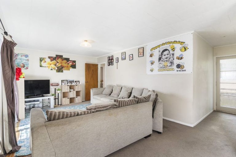 Photo of property in 6 Katrina Place, Massey, Auckland, 0614