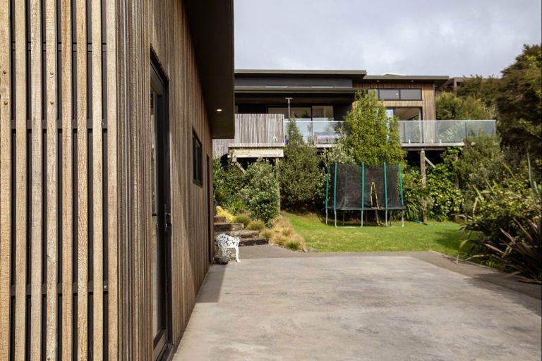 Photo of property in 1 Aroaro Lane, Raglan, 3225