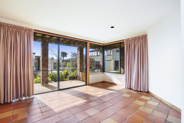 Photo of property in 8a Lake Crescent, Hamilton Lake, Hamilton, 3204