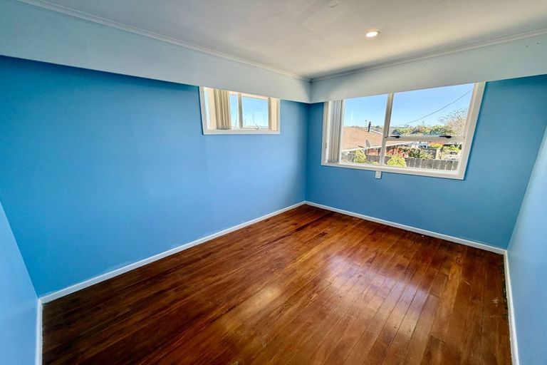Photo of property in 12 Scanlen Terrace, Kelston, Auckland, 0602