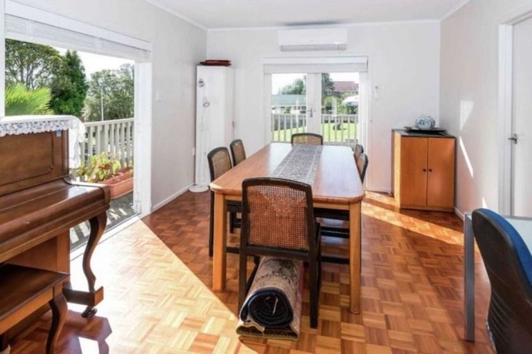 Photo of property in 8 Evelyn Road, Cockle Bay, Auckland, 2014