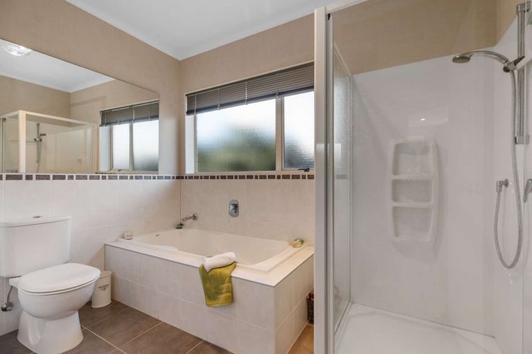 Photo of property in 5 Bellshill Close, Wattle Downs, Auckland, 2103