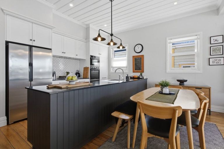 Photo of property in 25 Standish Street, Westown, New Plymouth, 4310