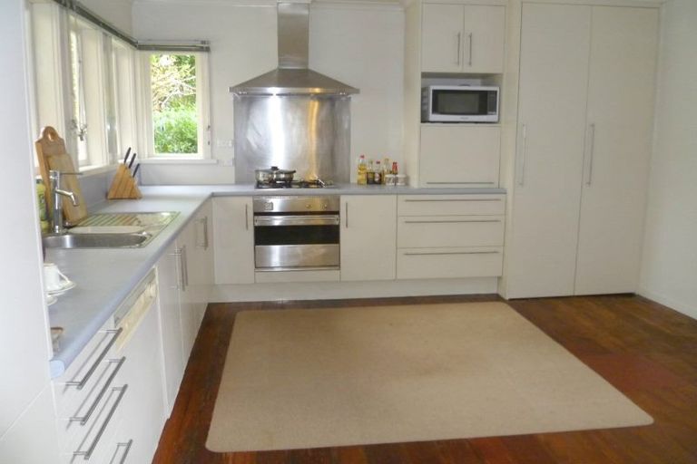 Photo of property in 11 Glen Road, Kelburn, Wellington, 6012