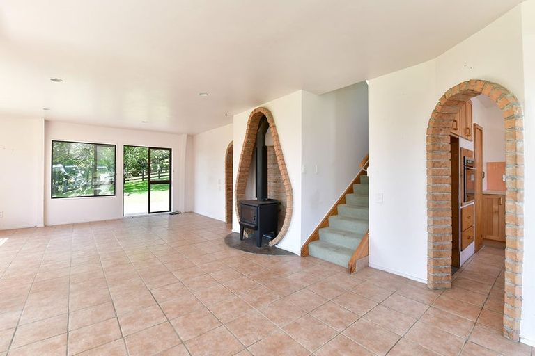 Photo of property in 379 Kiwitahi Road, Helensville, 0875