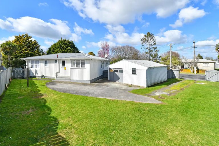Photo of property in 2 Viola Place, Papakura, 2110