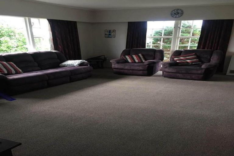Photo of property in 5 Quigley Street, Newlands, Wellington, 6037