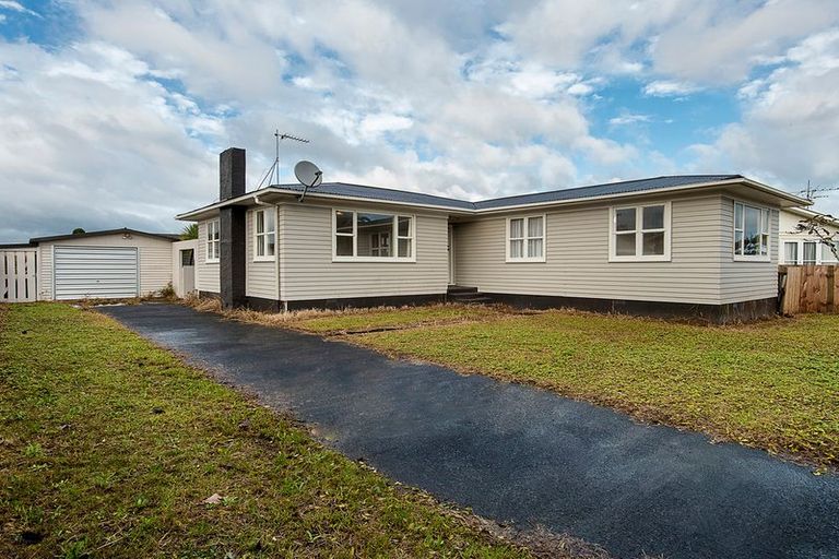 Photo of property in 20 President Avenue, Papakura, 2110