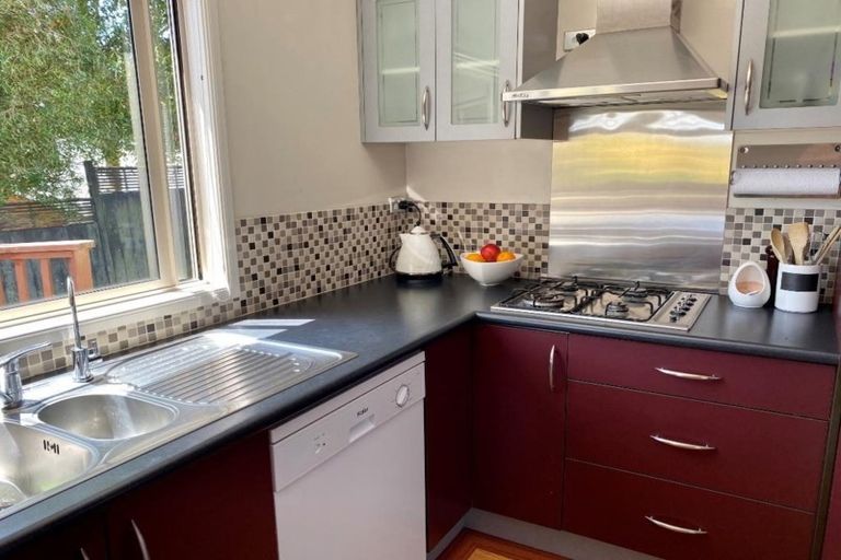 Photo of property in 2 William Souter Street, Forrest Hill, Auckland, 0620