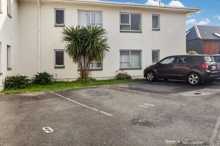 Photo of property in 10/154 Onepu Road, Lyall Bay, Wellington, 6022
