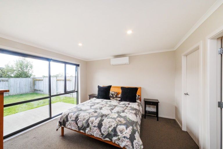 Photo of property in 16 Lorenzo Place, Kelvin Grove, Palmerston North, 4414