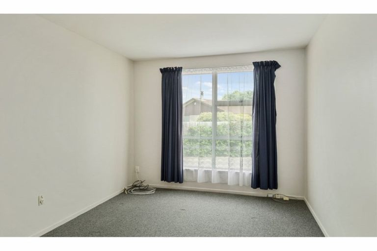 Photo of property in 1/6 Portnall Place, Parklands, Christchurch, 8083
