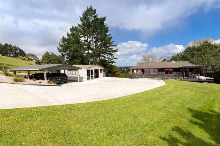 Photo of property in 43 Pinetone Road, Kumeu, 0892