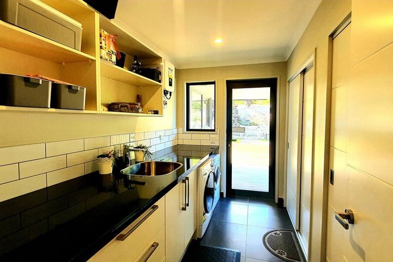 Photo of property in 11 Thomson Street, Green Island, Dunedin, 9018