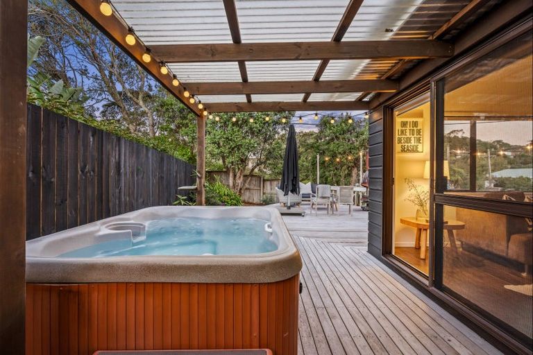 Photo of property in 34 Grand View Road, Leigh, 0985