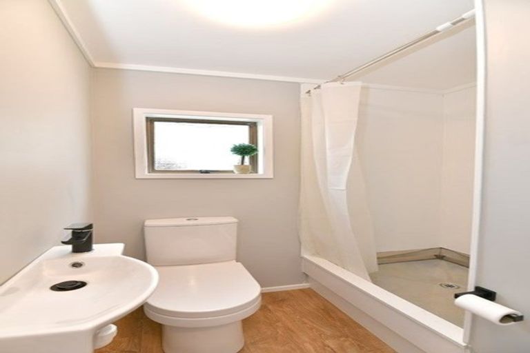 Photo of property in 2/2 Orewa Street, Torbay, Auckland, 0630