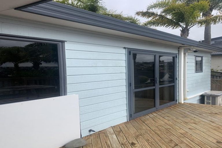 Photo of property in 14 Bonnard Place, West Harbour, Auckland, 0618