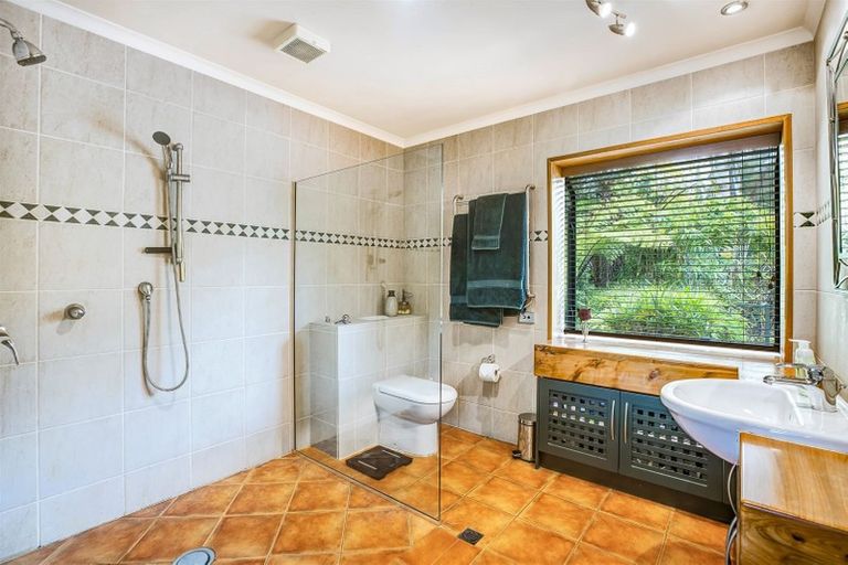 Photo of property in 8 Rewa Rewa Valley, Tairua, 3508