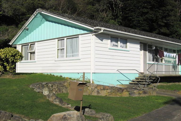 Photo of property in 2/4 Faris Crescent, Wainuiomata, Lower Hutt, 5014