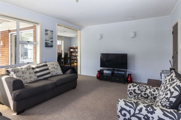 Photo of property in 12a Valerie Place, Redwood, Christchurch, 8051
