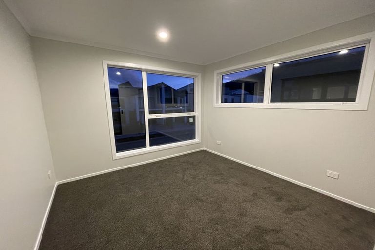 Photo of property in 16 Koreke Close, Kenepuru, Porirua, 5022