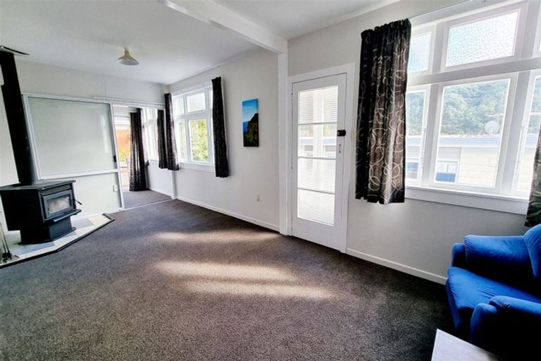 Photo of property in 94a Waikawa Road, Picton, 7220