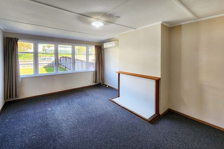 Photo of property in 32 Bird Grove, Stokes Valley, Lower Hutt, 5019